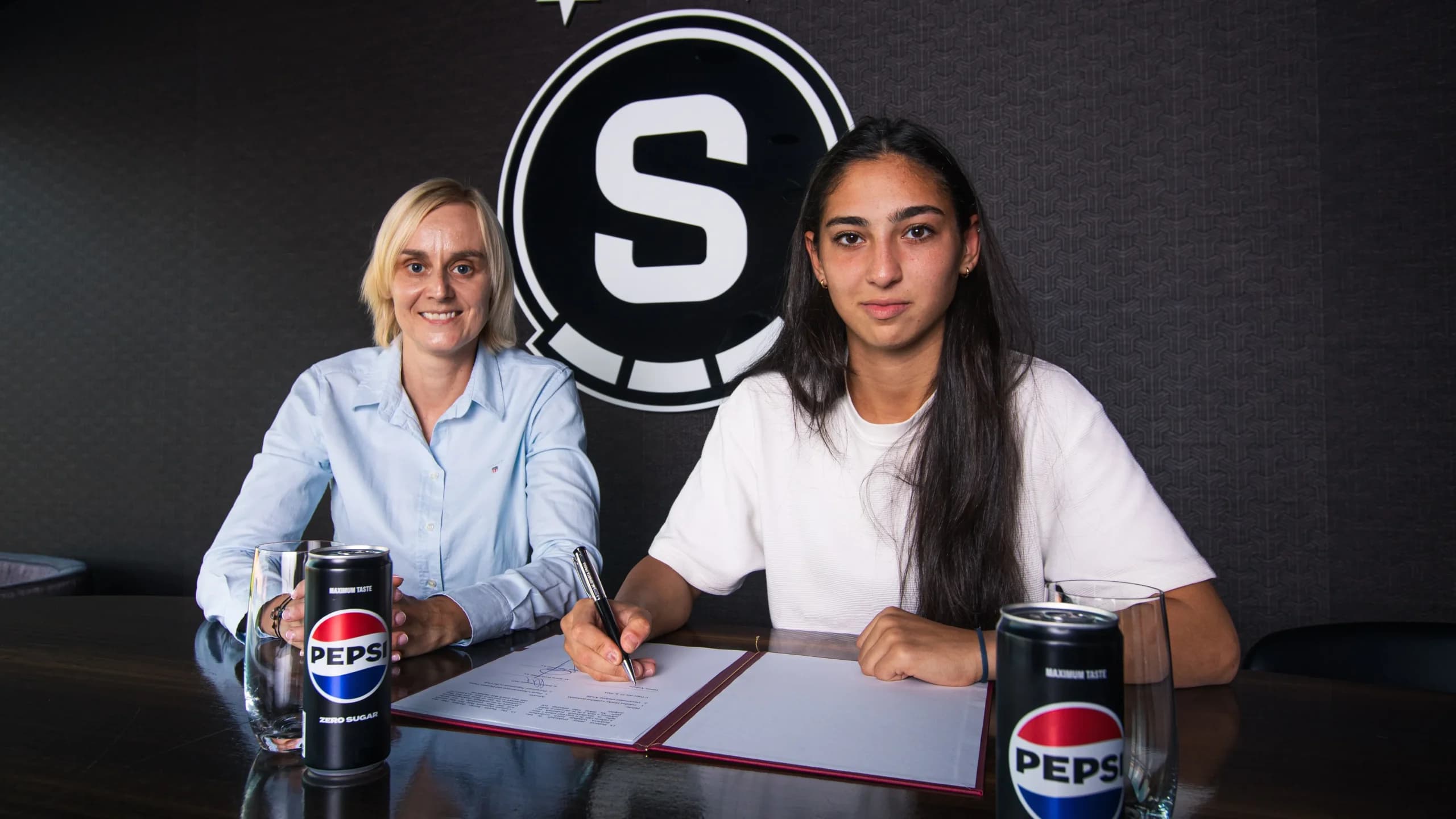 TRANSFER | Tinatin Ambalia joins Sparta Praha